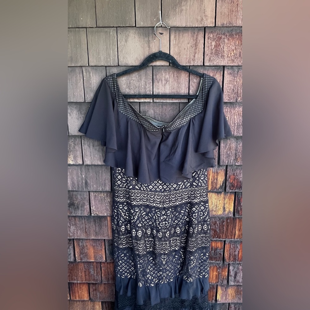 Tadashi Shoji black beige maxi formal gown • elegant resort wear • size 14 - Picture 6 of 10